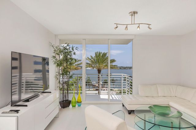 1551 N Flagler Drive 711, West Palm Beach, FL 33401