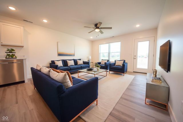 1592 W Paula Drive, Columbus, IN 47201