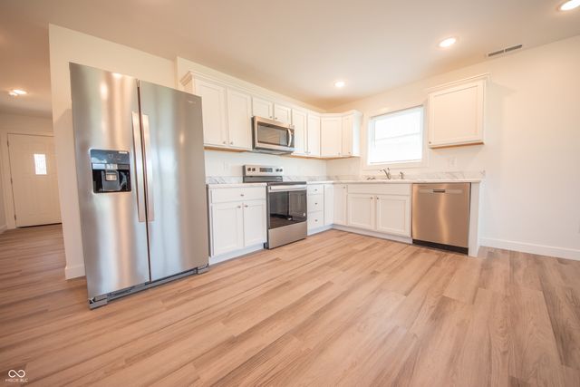 1592 W Paula Drive, Columbus, IN 47201