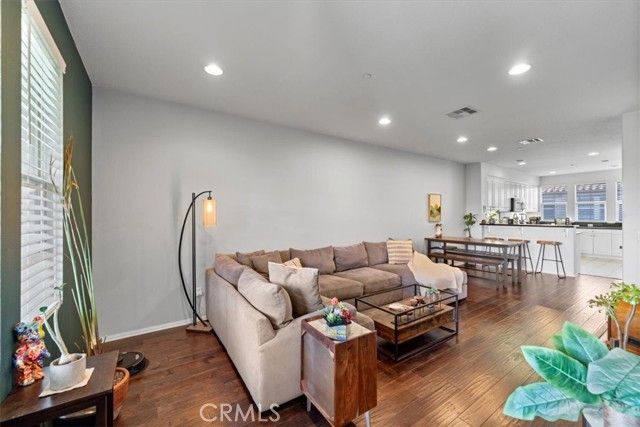 955 Sweetbriar Lane E, Azusa, CA 91702