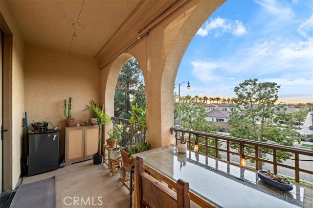 955 Sweetbriar Lane E, Azusa, CA 91702