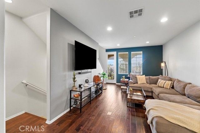 955 Sweetbriar Lane E, Azusa, CA 91702