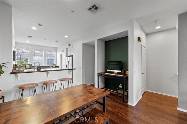 955 Sweetbriar Lane E, Azusa, CA 91702