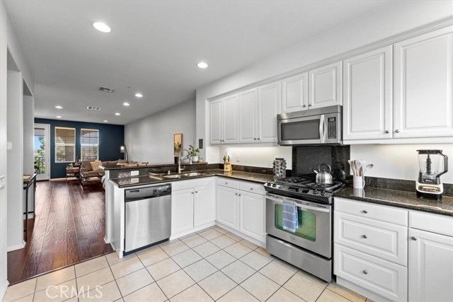 955 Sweetbriar Lane E, Azusa, CA 91702