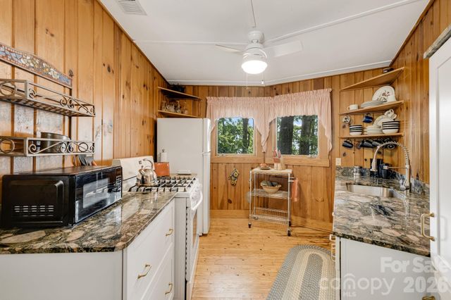 203 Laurel Lane, Little Switzerland, NC 28749
