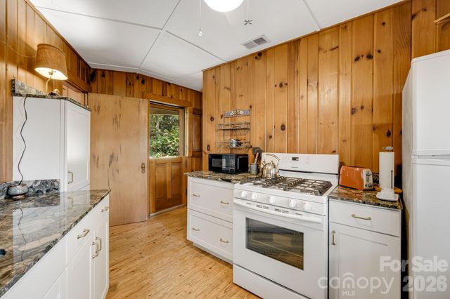 203 Laurel Lane, Little Switzerland, NC 28749