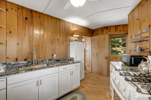203 Laurel Lane, Little Switzerland, NC 28749
