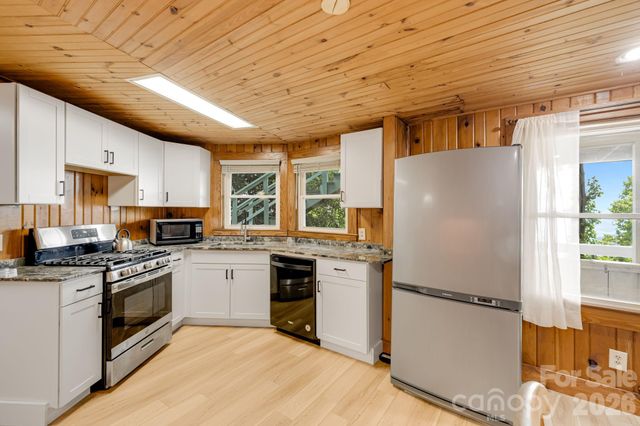 203 Laurel Lane, Little Switzerland, NC 28749