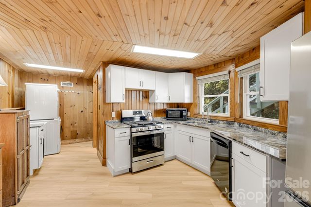 203 Laurel Lane, Little Switzerland, NC 28749