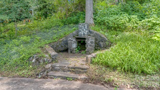 203 Laurel Lane, Little Switzerland, NC 28749