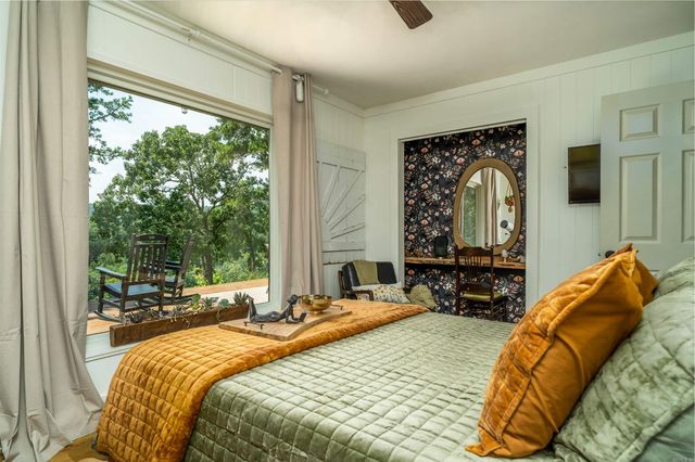 170 Lynn Creek Dr, Fairfield Bay, AR 72088