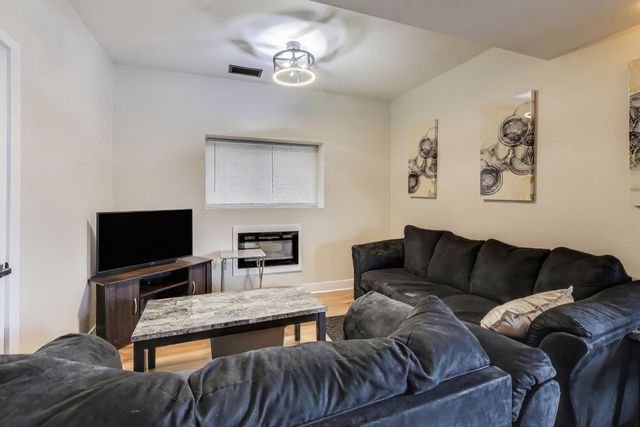 1337 S Austin Boulevard, Cicero, IL 60804