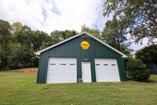 921 N Franklin Road, Mount Airy, NC 27030