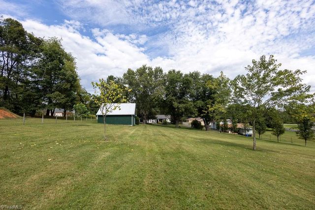921 N Franklin Road, Mount Airy, NC 27030