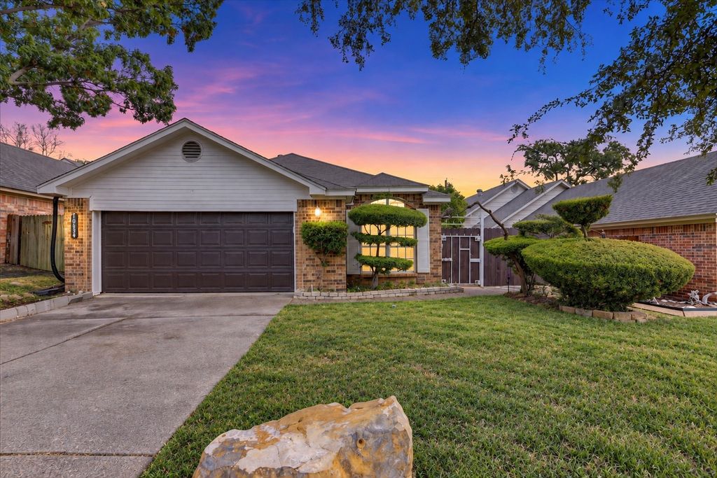 10634 Tall Oak Drive, Fort Worth, TX 76108 — exterior