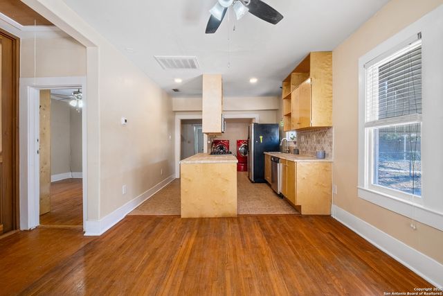 428 W LULLWOOD AVE, San Antonio, TX 78212