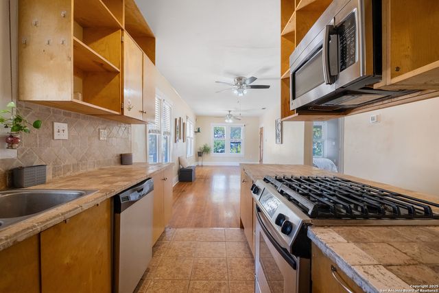 428 W LULLWOOD AVE, San Antonio, TX 78212