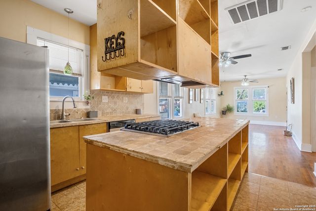 428 W LULLWOOD AVE, San Antonio, TX 78212