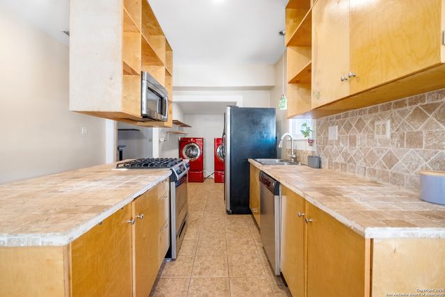 428 W LULLWOOD AVE, San Antonio, TX 78212