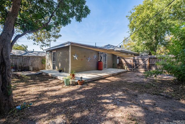 428 W LULLWOOD AVE, San Antonio, TX 78212