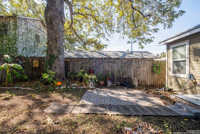 428 W LULLWOOD AVE, San Antonio, TX 78212