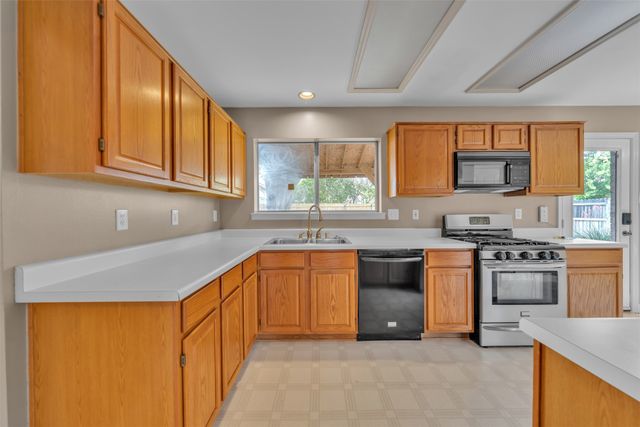 5579 Rocky Mountain Road, Fort Worth, TX 76137