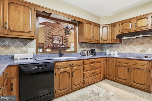 6 ENCK CIRCLE, Enola, PA 17025