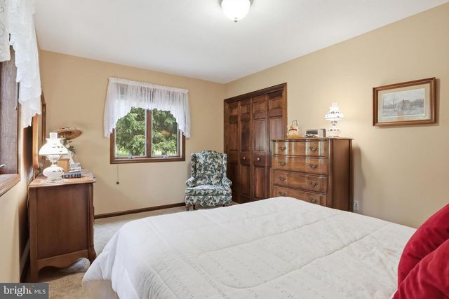 6 ENCK CIRCLE, Enola, PA 17025