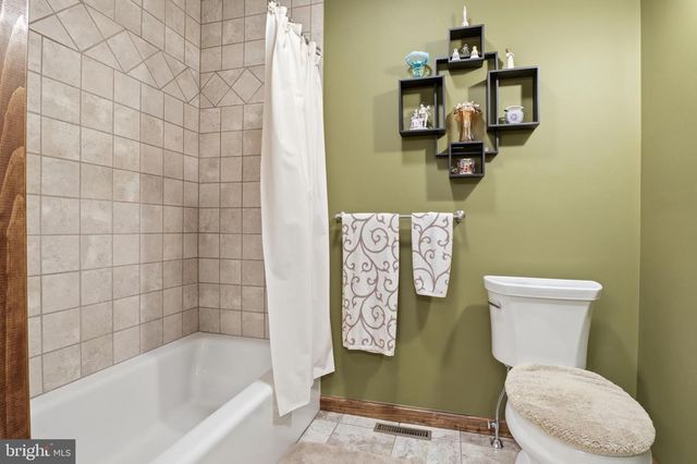 6 ENCK CIRCLE, Enola, PA 17025