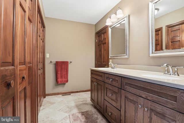 6 ENCK CIRCLE, Enola, PA 17025