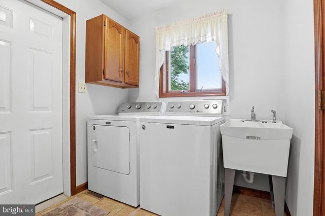 6 ENCK CIRCLE, Enola, PA 17025