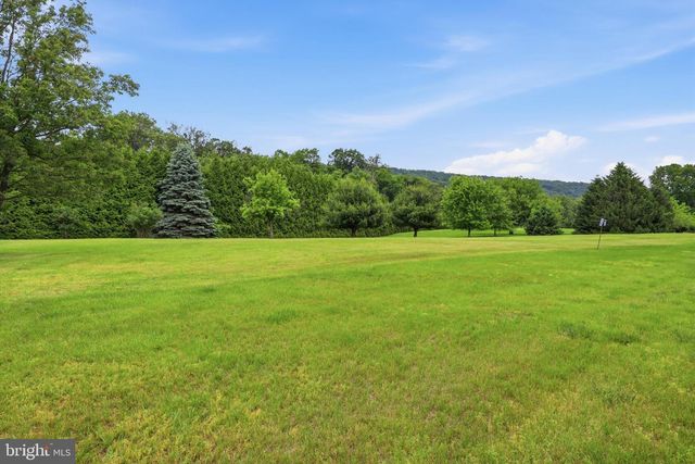 6 ENCK CIRCLE, Enola, PA 17025