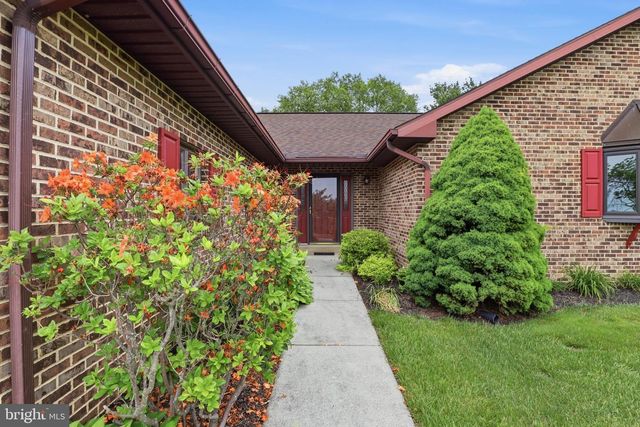 6 ENCK CIRCLE, Enola, PA 17025