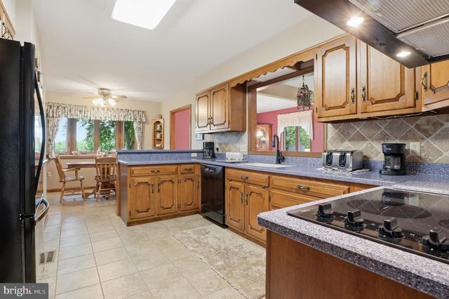 6 ENCK CIRCLE, Enola, PA 17025