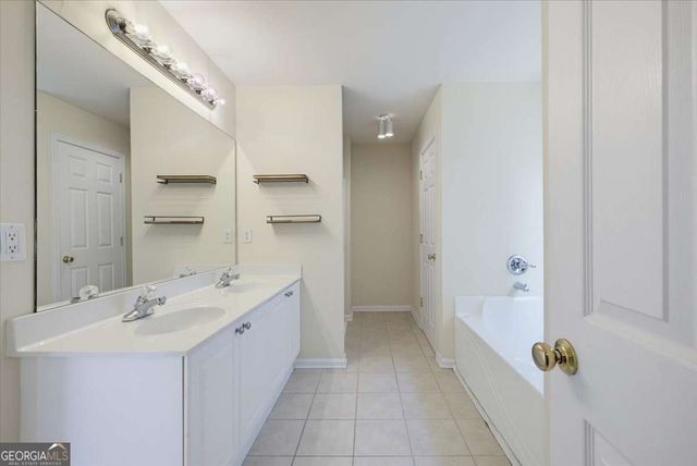 805 Chelsea Wood Court, Stockbridge, GA 30281