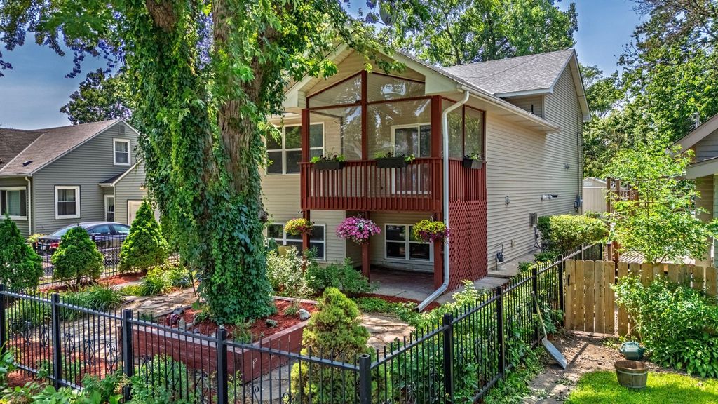 228 17th Avenue N, Hopkins, MN 55343