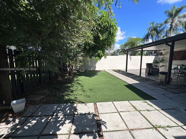 6633 NW 178th Ter, Hialeah, FL 33015