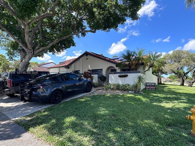 6633 NW 178th Ter, Hialeah, FL 33015
