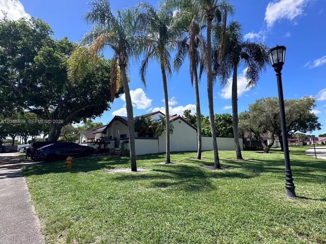 6633 NW 178th Ter, Hialeah, FL 33015