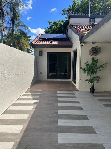 6633 NW 178th Ter, Hialeah, FL 33015