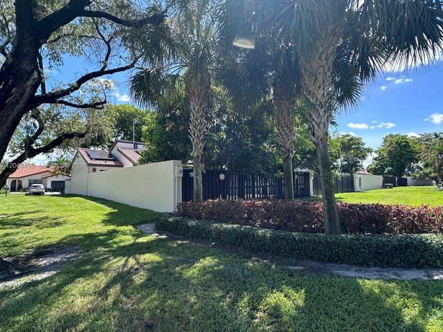 6633 NW 178th Ter, Hialeah, FL 33015
