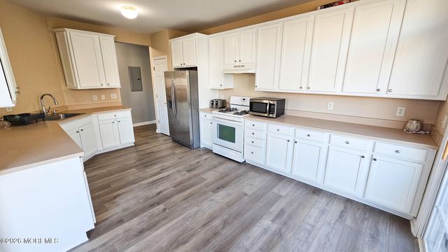 51 Farrah Drive, Manahawkin, NJ 08050