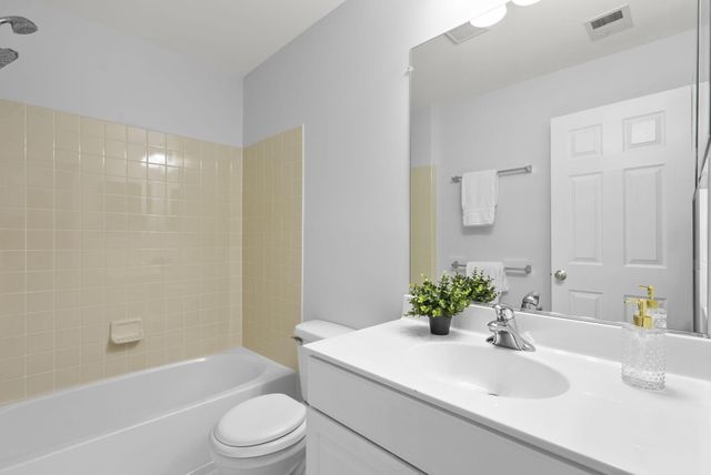 3222 THEODORE R HAGANS DR NE, Washington, DC 20018