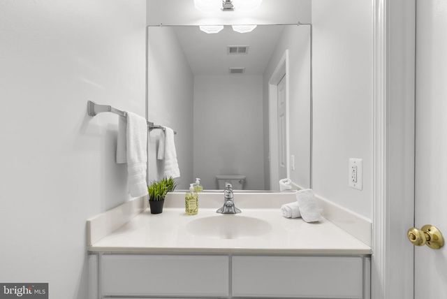 3222 THEODORE R HAGANS DR NE, Washington, DC 20018