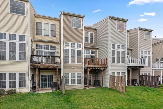 3222 THEODORE R HAGANS DR NE, Washington, DC 20018