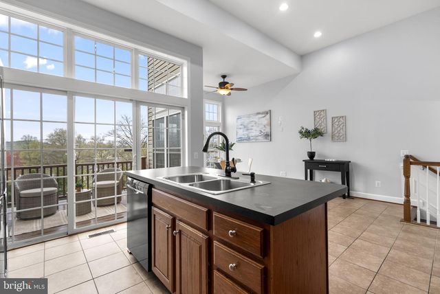 3222 THEODORE R HAGANS DR NE, Washington, DC 20018