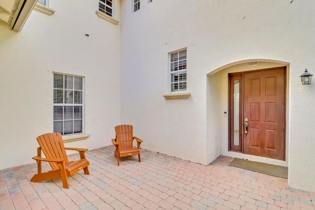 770 Bocce Court, Palm Beach Gardens, FL 33410