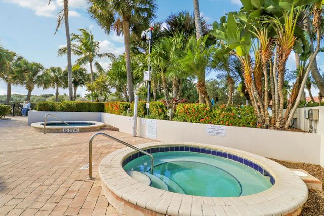 770 Bocce Court, Palm Beach Gardens, FL 33410