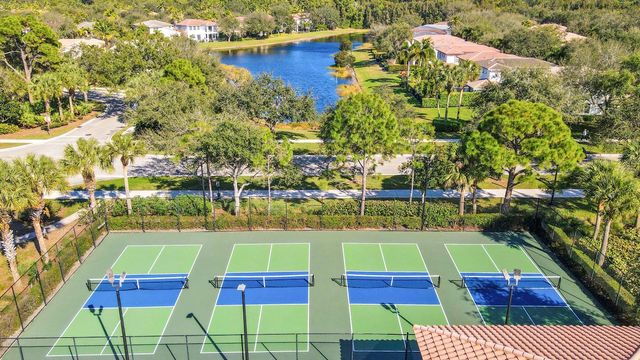 770 Bocce Court, Palm Beach Gardens, FL 33410