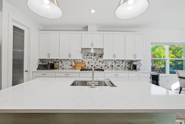 5909 SILVER SUN DRIVE, Apollo Beach, FL 33572